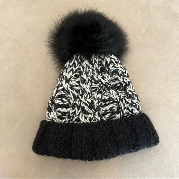 Kyi Kyi Canada | Accessories | Black And White 0 Fox Fur Pom  display picture 3